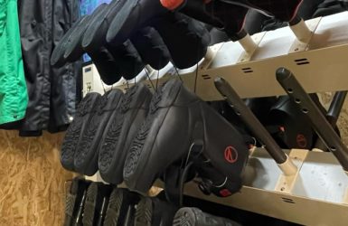 レンタルショップのブーツ